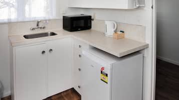 Refrigerador, microondas, cafetera/tetera, tetera/pava eléctrica