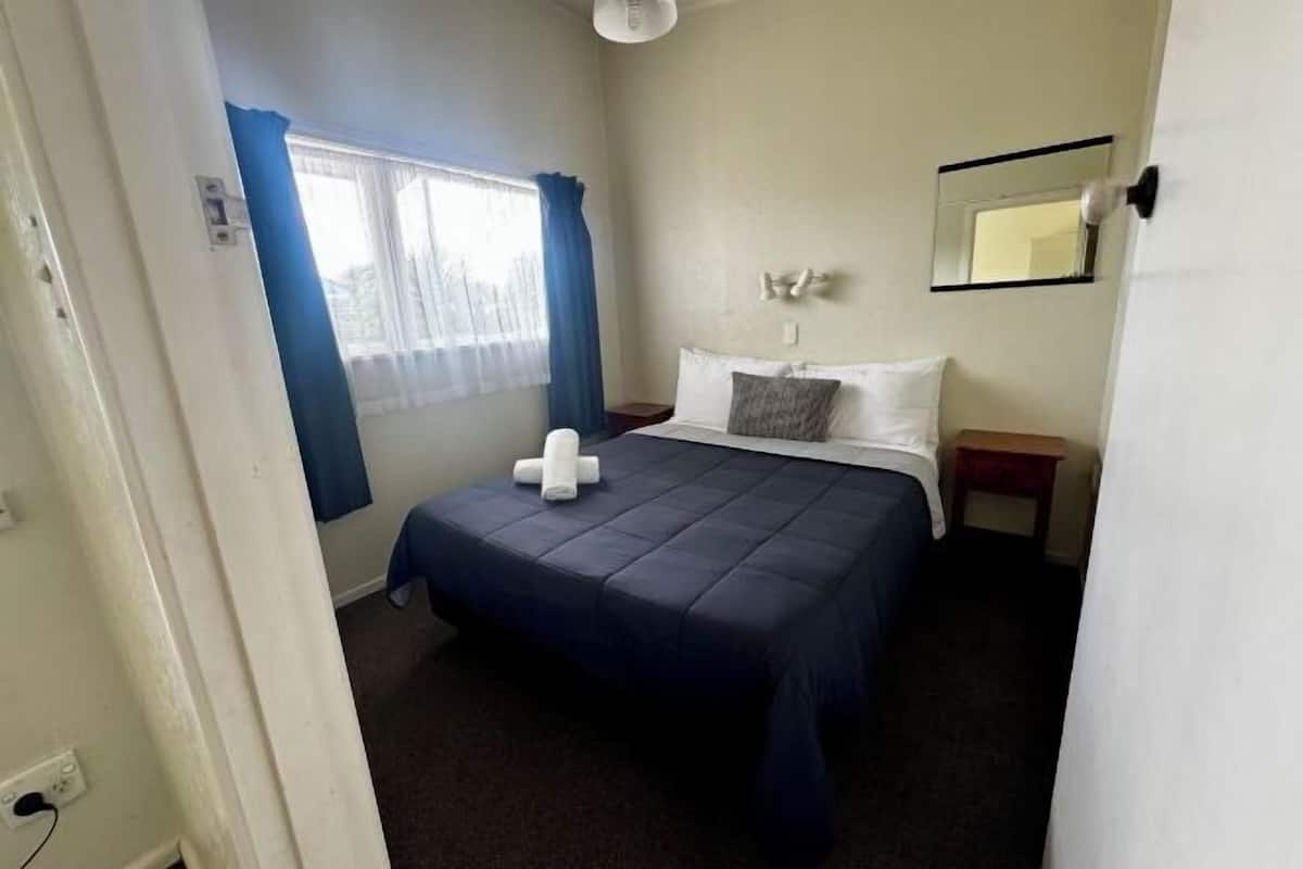 1 bedroom, individually furnished, free WiFi, bed sheets