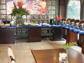 供应早餐、午餐和晚餐，花园景观