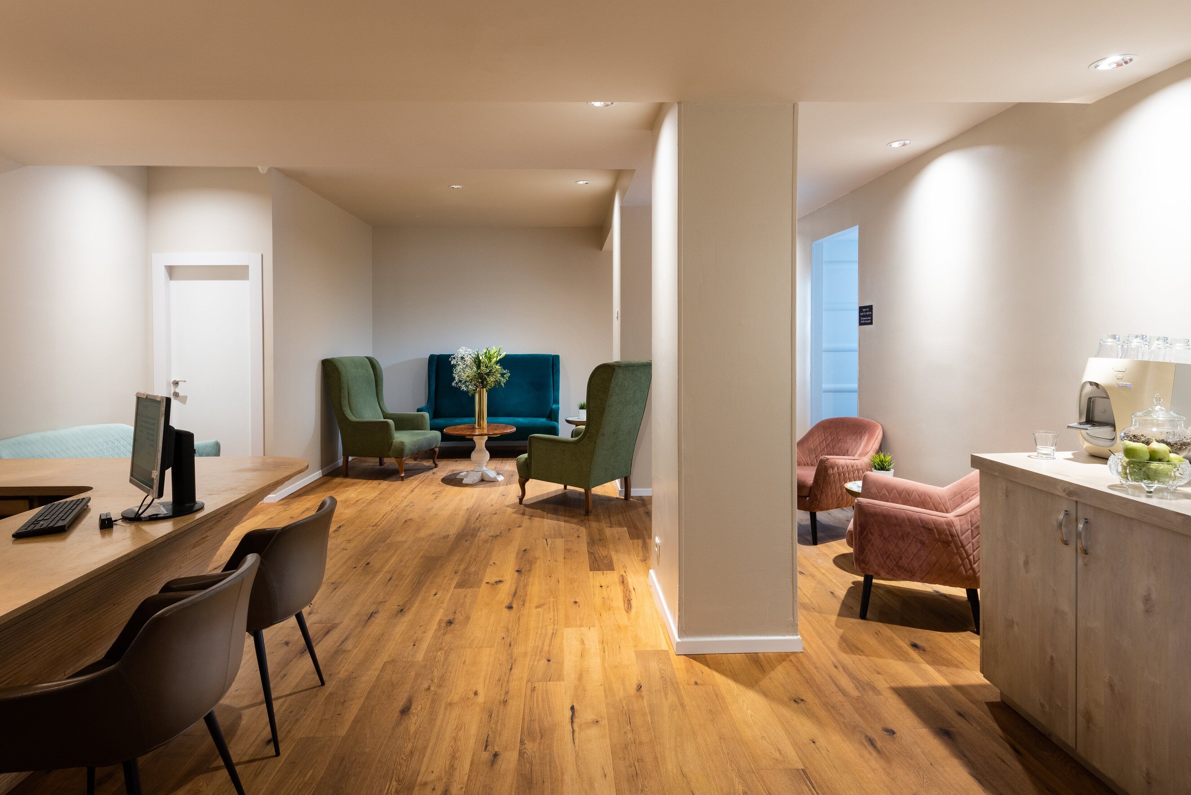 Sauna, body treatments, facials, Ayurvedic treatments, 4 treatment rooms