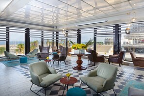 Lobby lounge