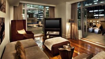 Living area | 40-inch flat-screen TV with cable channels, TV
