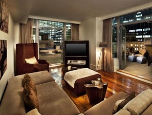 Living area | 40-inch flat-screen TV with cable channels, TV