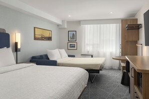 Room, 1 Katil Raja (King) dengan Katil Sofa (Microwave/Fridge) | Peralatan tempat tidur premium, tilam berlapik, meja