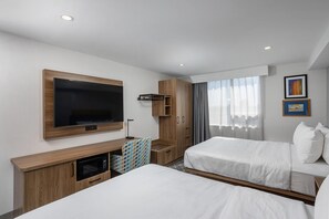 Ropa de cama de alta calidad, camas con pillow-top y escritorio 