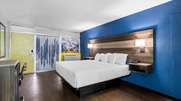 Habitación estándar, 1 cama King size, para no fumadores | Muebles diferentes, escritorio, cortinas blackout y insonorización