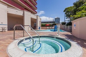 Outdoor pool, sun loungers - Ramada by Wyndham San Diego National City (National City)
