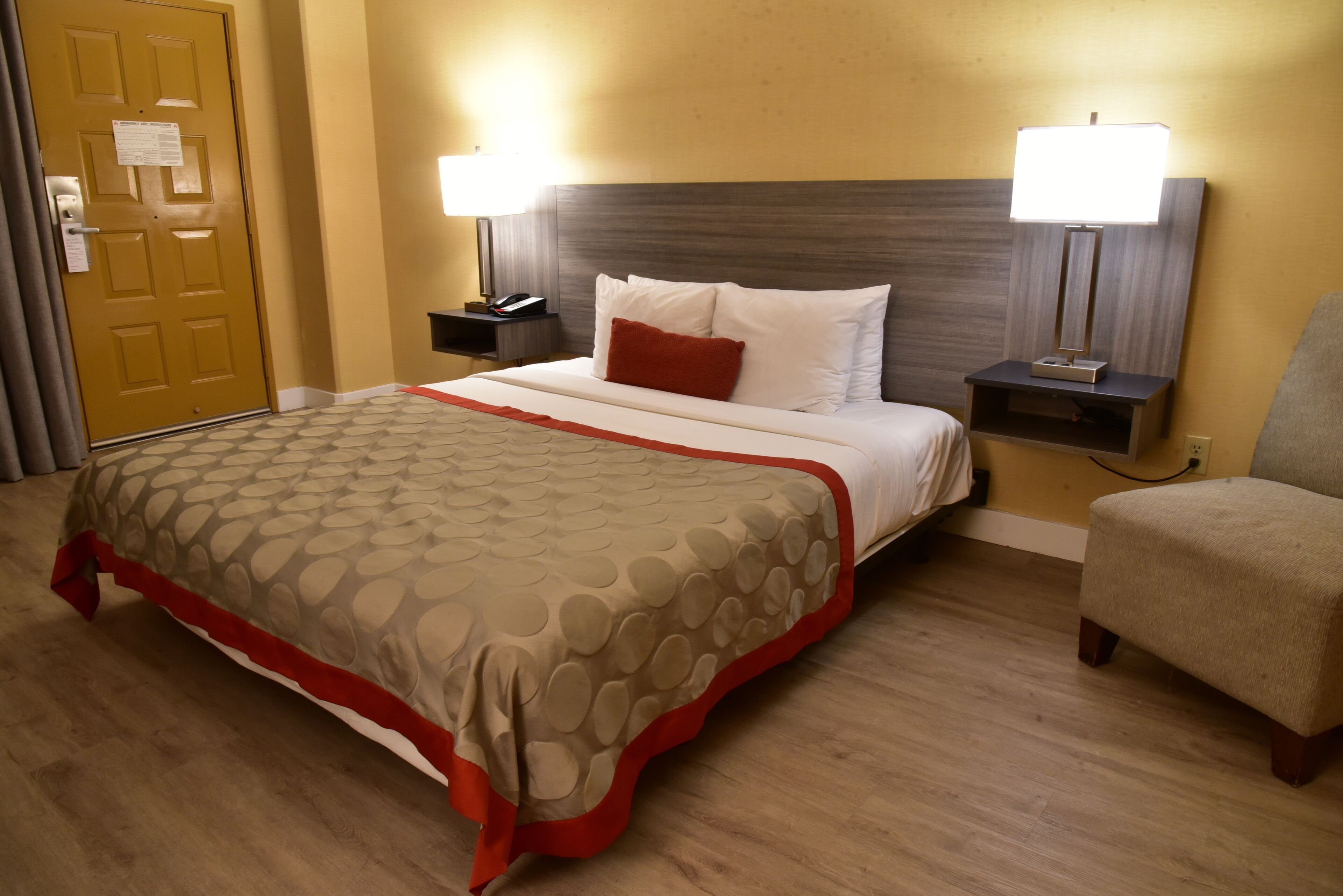 Coffres-forts dans les chambres, bureau, rideaux occultants