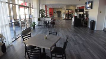 Café da manhã e jantar
