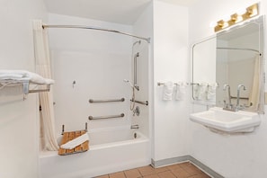 Bathtub, free toiletries, hair dryer, towels