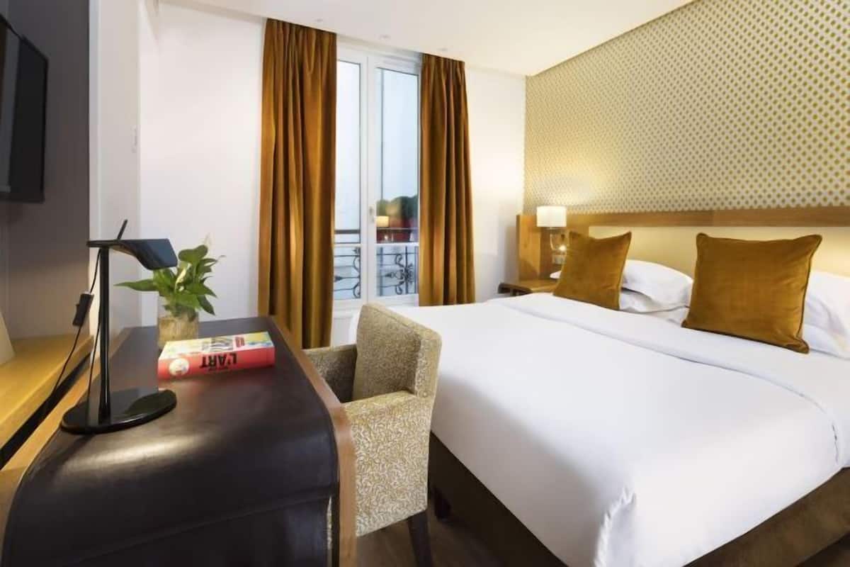 Premium bedding, minibar, in-room safe, desk