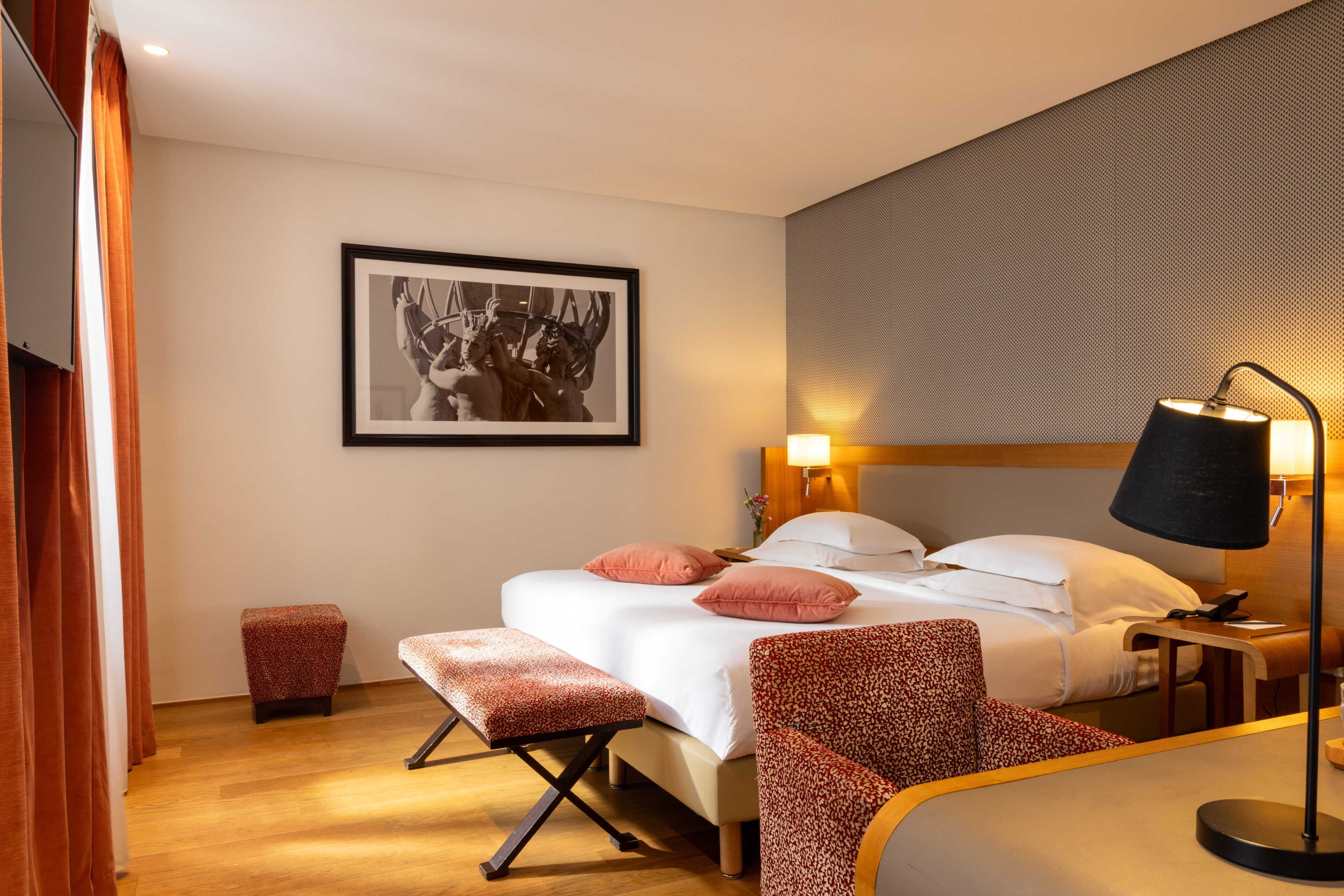 Ropa de cama de alta calidad y minibar 