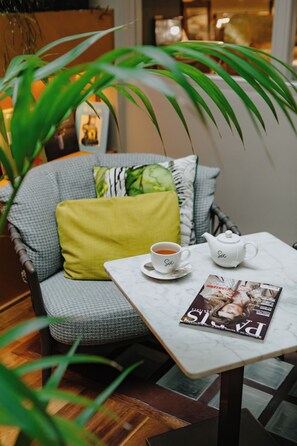 Lobby lounge - Hotel Le Six (Paris)
