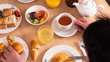 Petit déjeuner buffet servi tous les jours en supplément