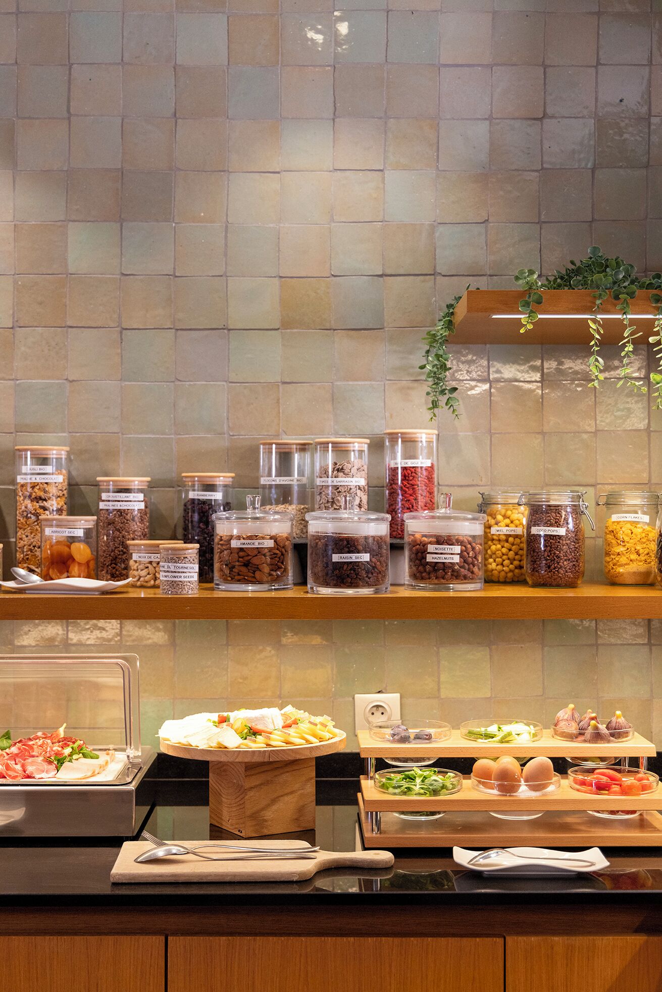 daily buffet breakfast (eur 26 per person)