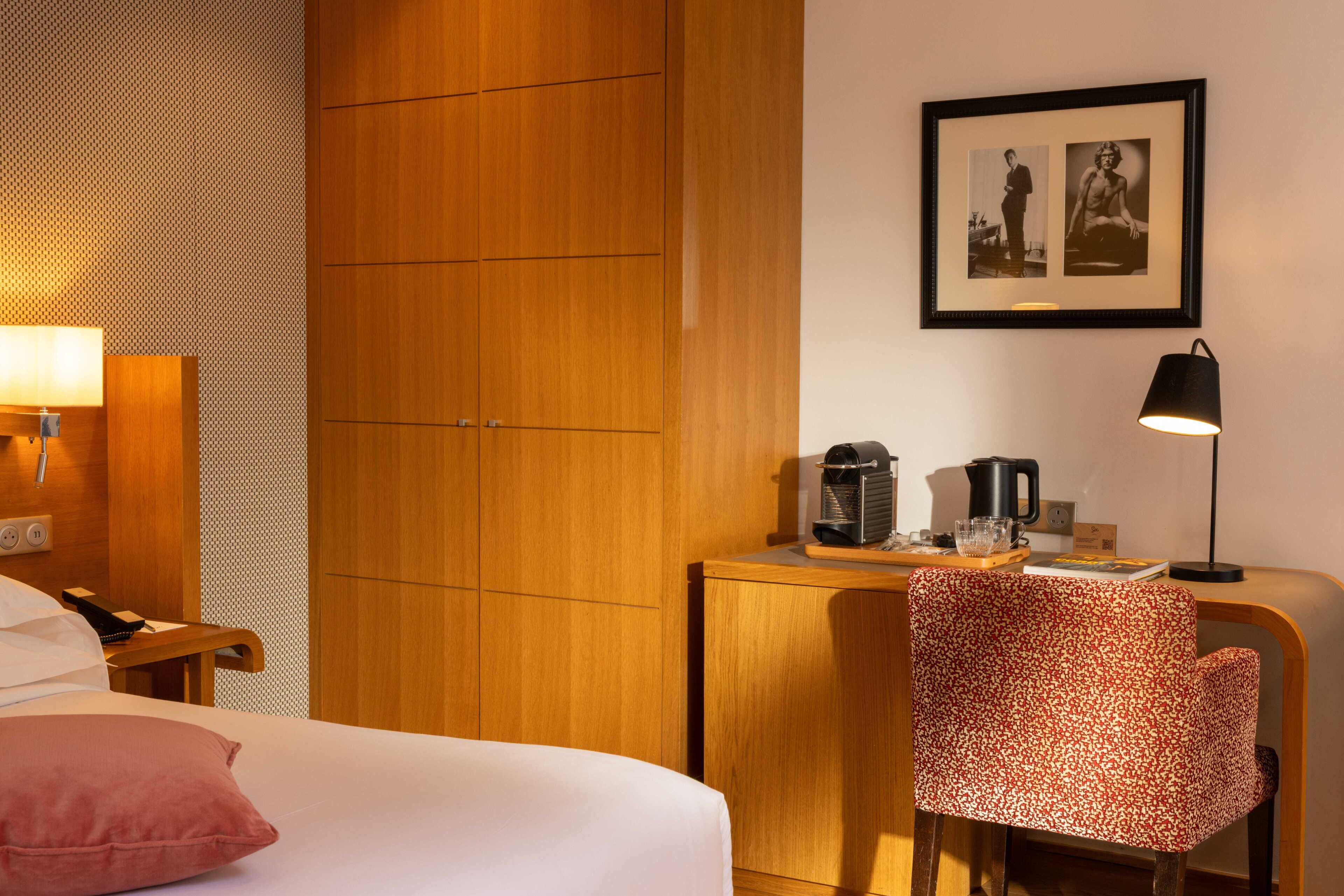 Ropa de cama de alta calidad y minibar 