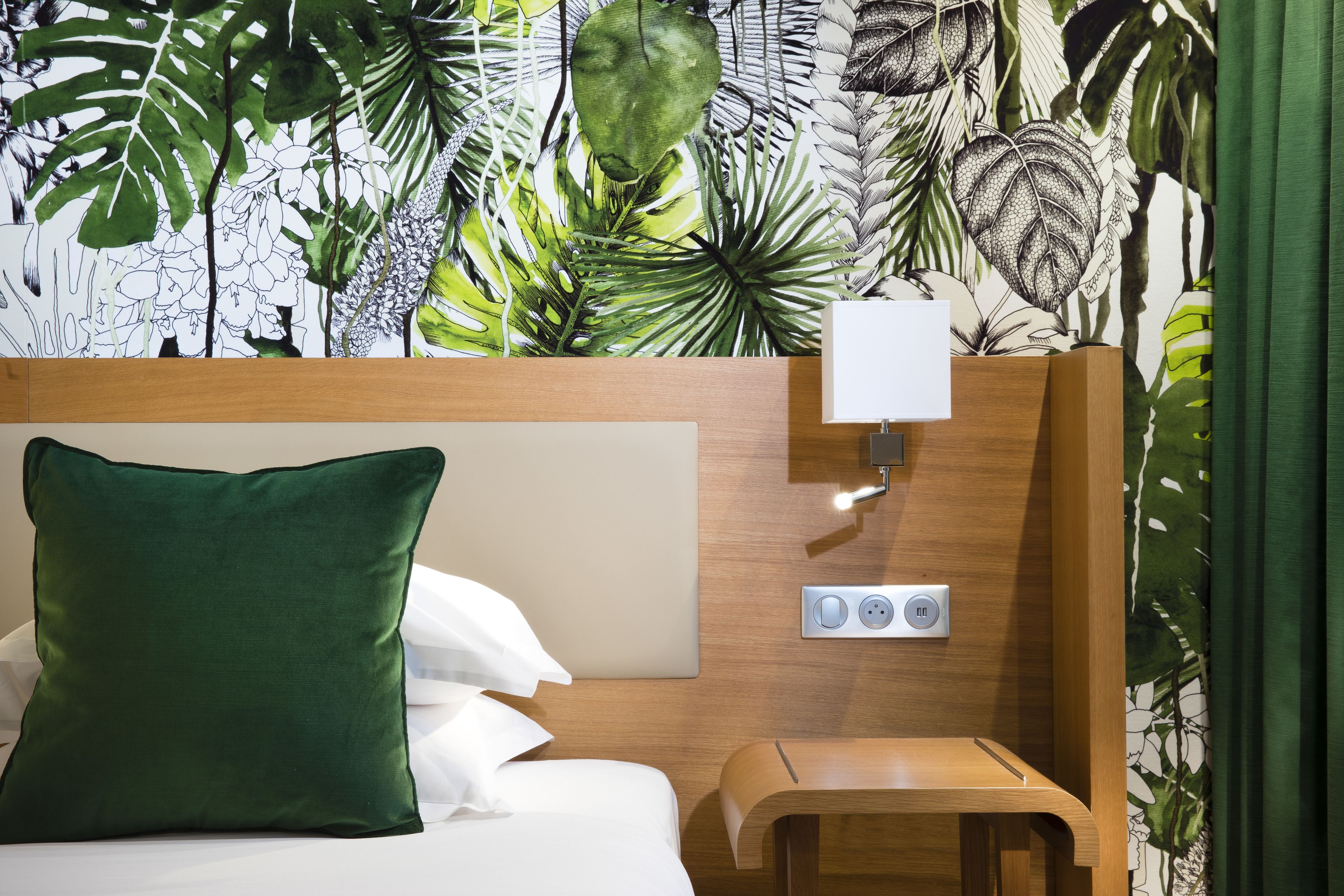 deluxe double room | premium bedding, minibar, in-room safe, desk