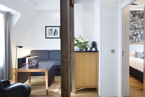 Ropa de cama de alta calidad y minibar 