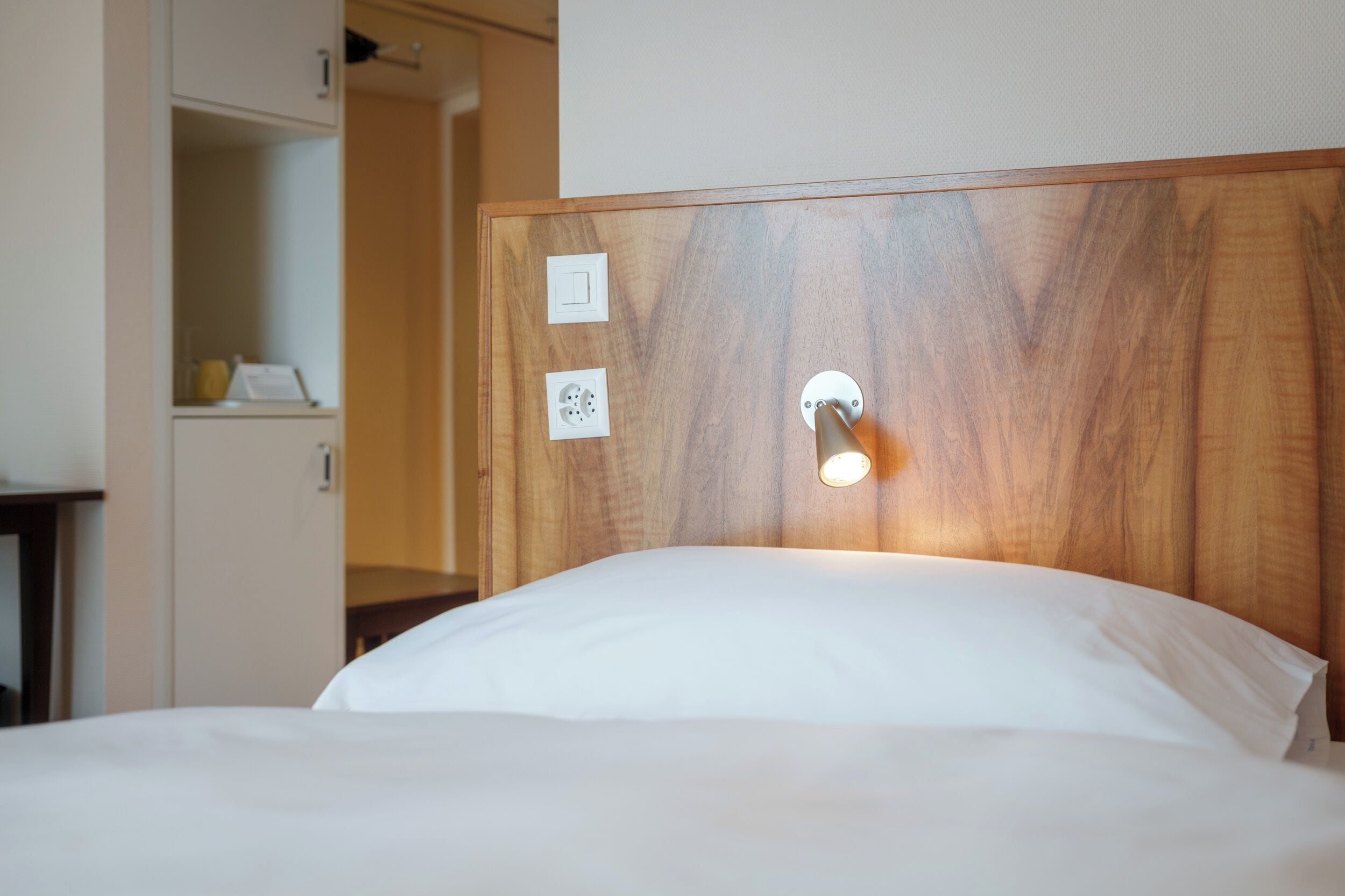 economy single room | television