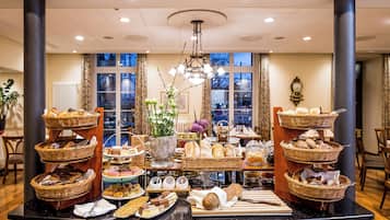 Colazione a buffet, servita tutte le mattine (30 CHF a persona)
