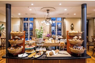 Desayuno buffet diario (CHF 30 por persona)