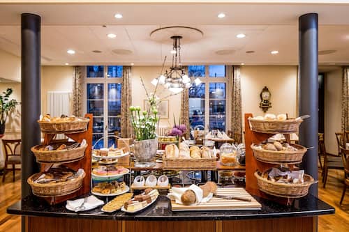 Daily buffet breakfast for a fee