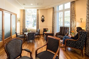 Lobby lounge - Hotel Schweizerhof Basel (Basel)