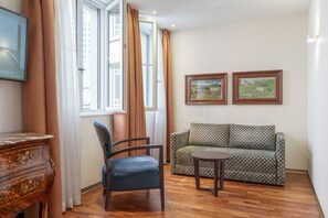 1 Schlafzimmer, Allergikerbettwaren, Zimmersafe, individuell dekoriert