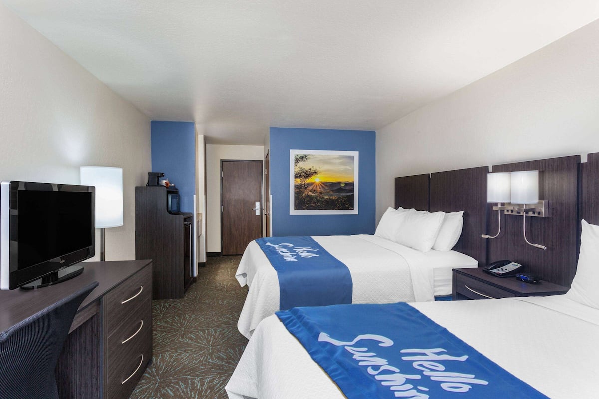 Standard Room, 2 Queen Beds (Pet Friendly)
