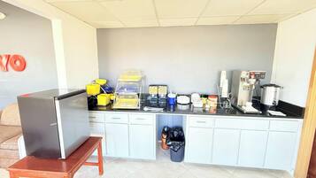 Free daily continental breakfast