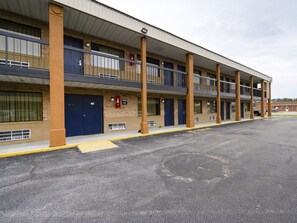 Exterior - OYO Hotel Williamston (Williamston)