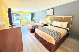 Escritorio, wifi gratis y ropa de cama 