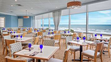 2 restaurants servant le petit déjeuner, spécialités Cuisine américaine