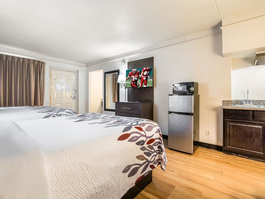 Desk, laptop workspace, blackout curtains, free cots/infant beds