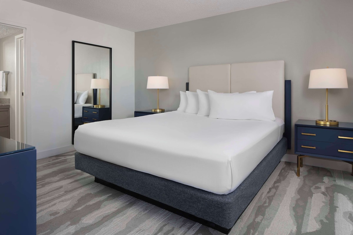 1 Schlafzimmer, hochwertige Bettwaren, Zimmersafe, Schreibtisch