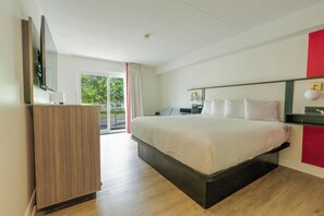 Rom, 1 kingsize-seng, ikke-røyk (Ground Floor) | Skrivebord, skrivebord for bærbar PC, lydisolert og strykejern/-brett