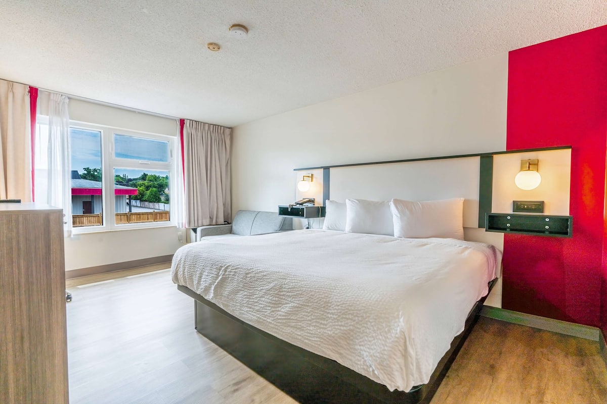 Soundproofing, iron/ironing board, free WiFi, bed sheets