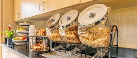 Tägliches inbegriffenes Frühstück zum Mitnehmen