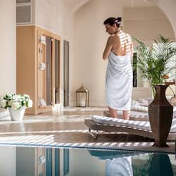 Indoor spa tub