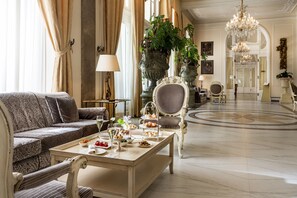Sala de estar en el lobby