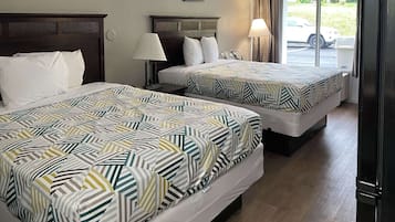 Rom – standard, 2 queensize-senger, ikke-røyk | Skrivebord, skrivebord for bærbar PC, wi-fi (inkludert) og sengetøy