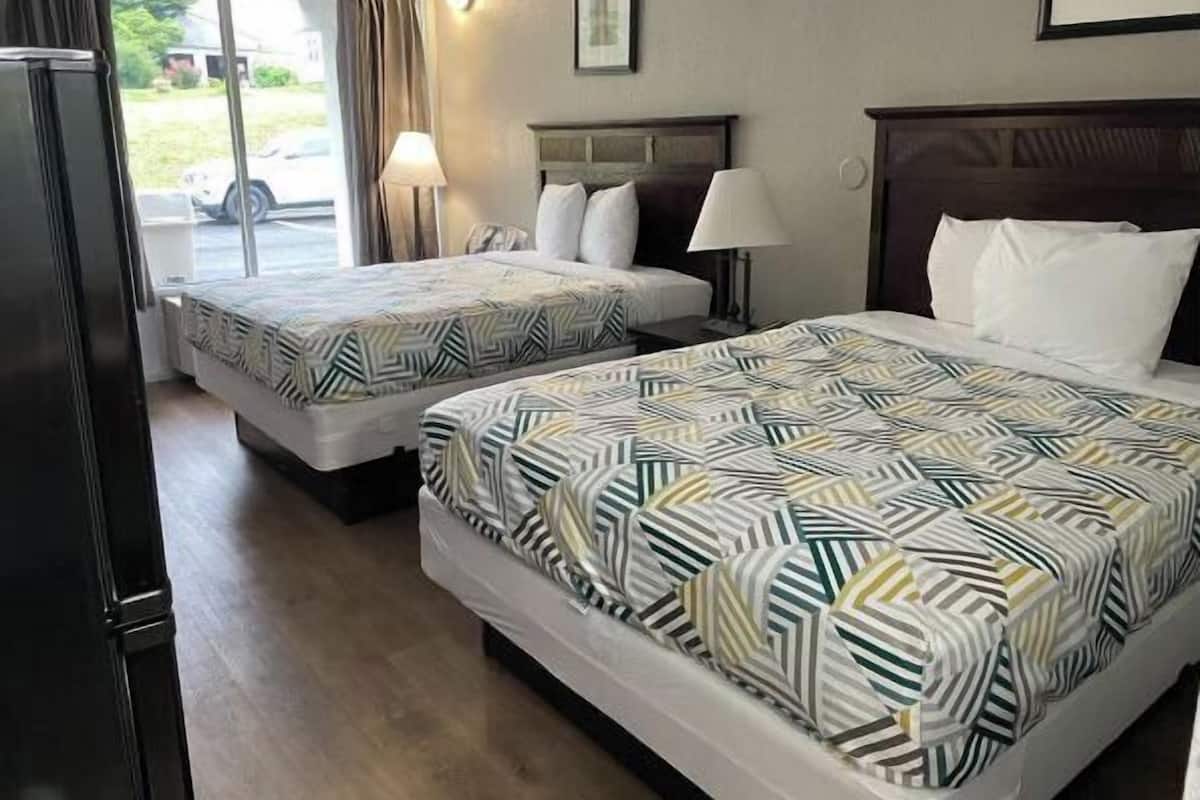 Desk, laptop workspace, free WiFi, bed sheets