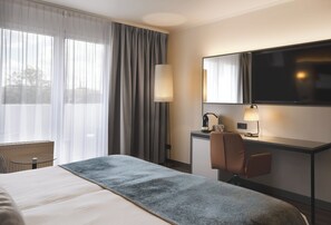Comfort Room | In-room safe, desk, soundproofing, iron/ironing board