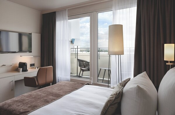 Comfort Room | In-room safe, desk, soundproofing, iron/ironing board