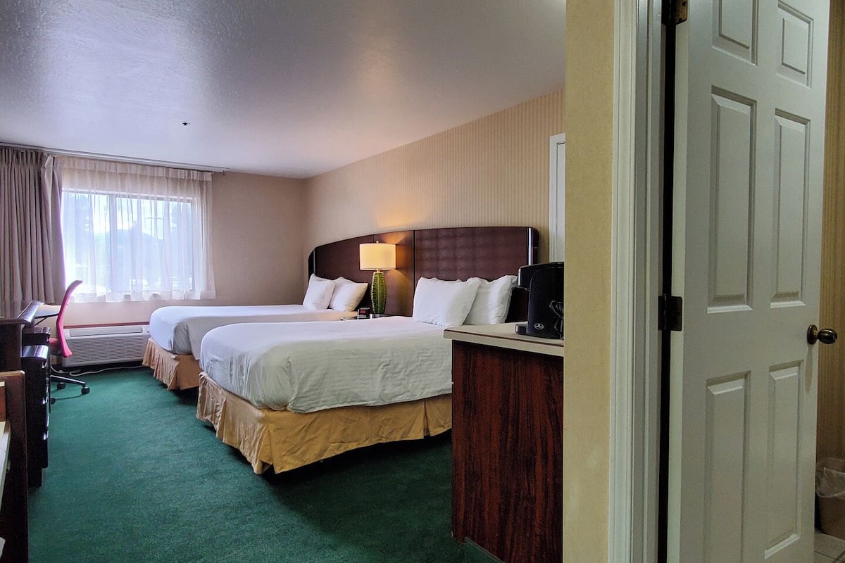 Premium bedding, desk, iron/ironing board, rollaway beds