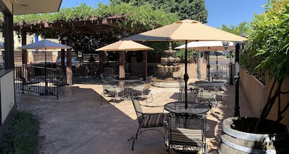 Rogue Regency Inn and Suites