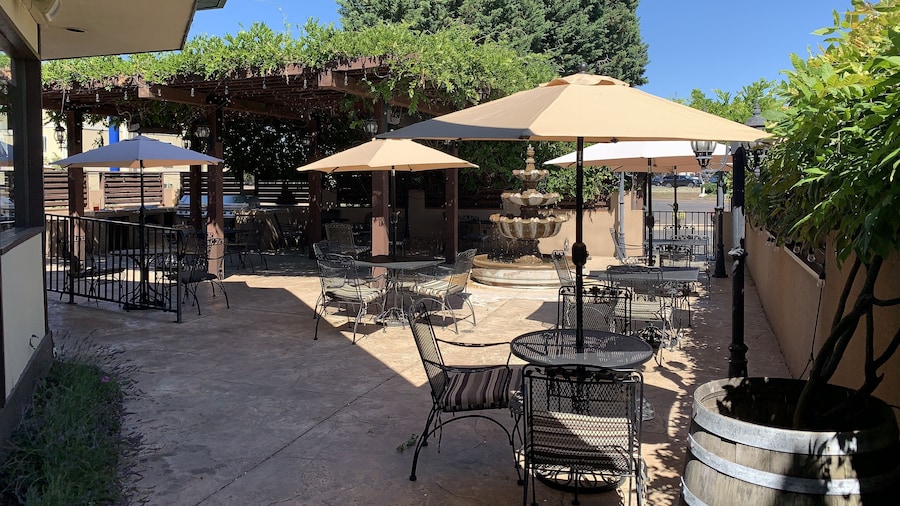 Rogue Regency Inn and Suites