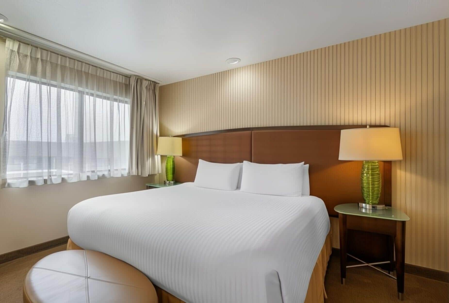 Suite (Regency) | Premium bedding, desk, iron/ironing board, rollaway beds (surcharge)