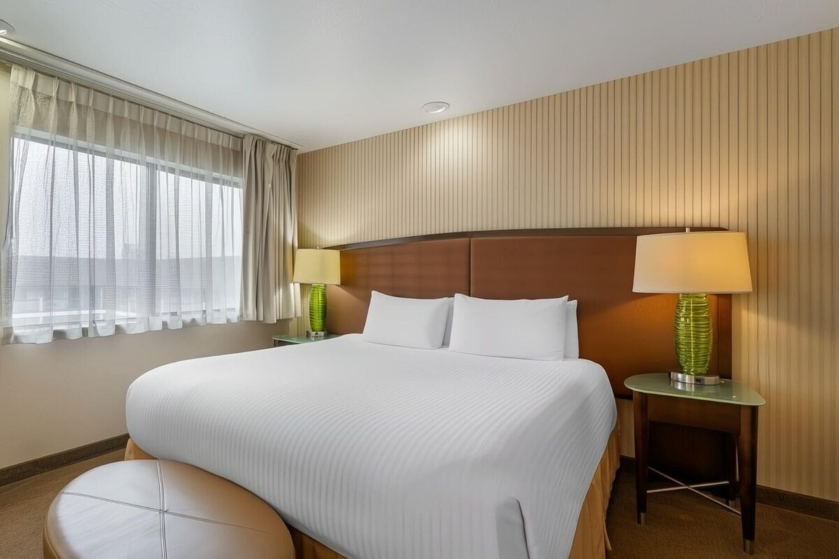 Phòng Suite (Regency) | Bộ đồ giường cao cấp, bàn, bàn ủi/dụng cụ ủi quần áo 
