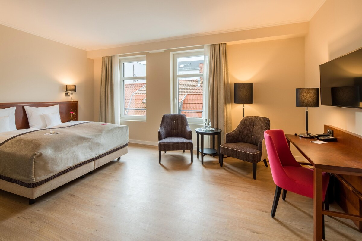 Superior Room, 1 Double Bed, Annex Building (Quiet Location) | Hypo-allergenic bedding available, in-room safe, blackout drapes